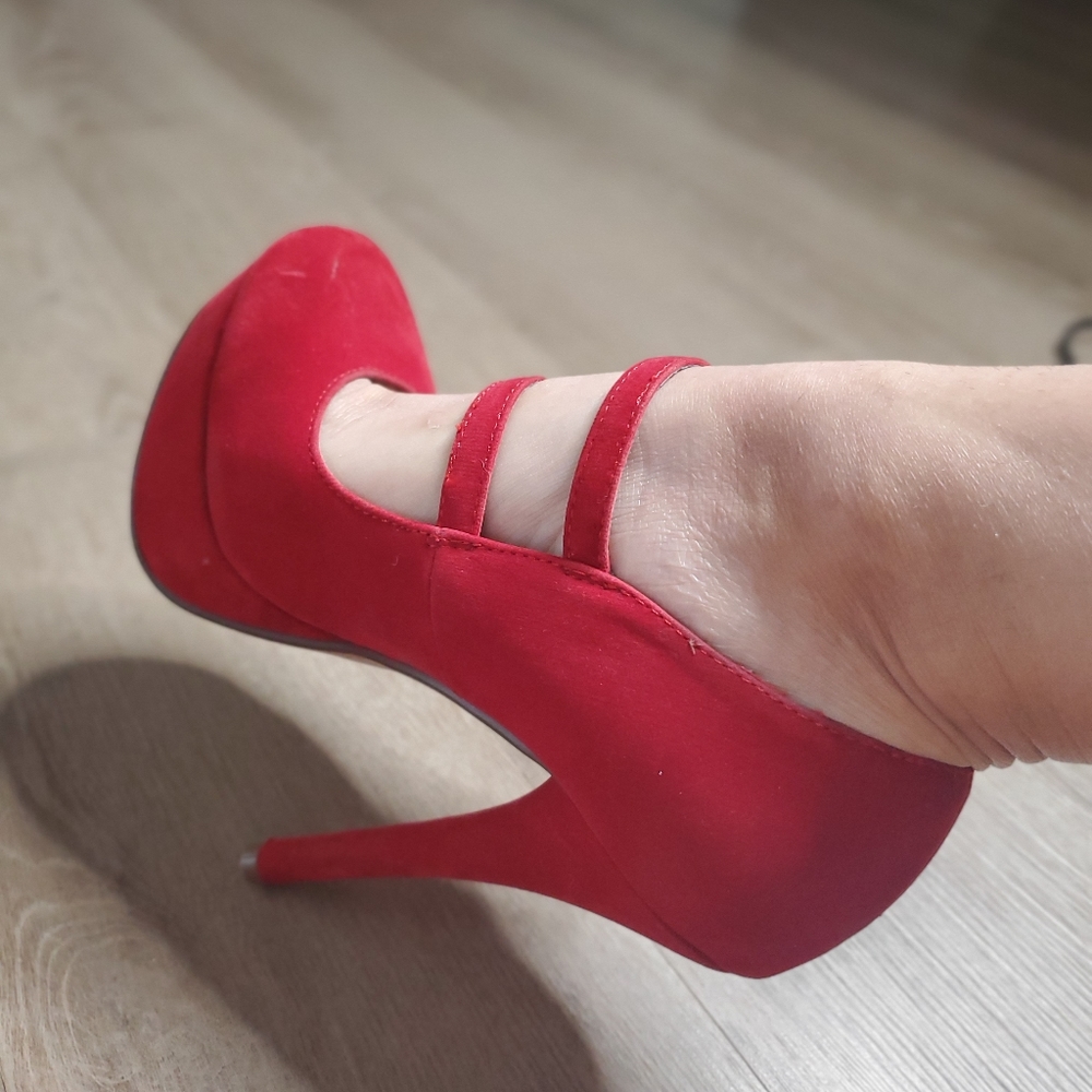 Shoes - Picture 7 of 9